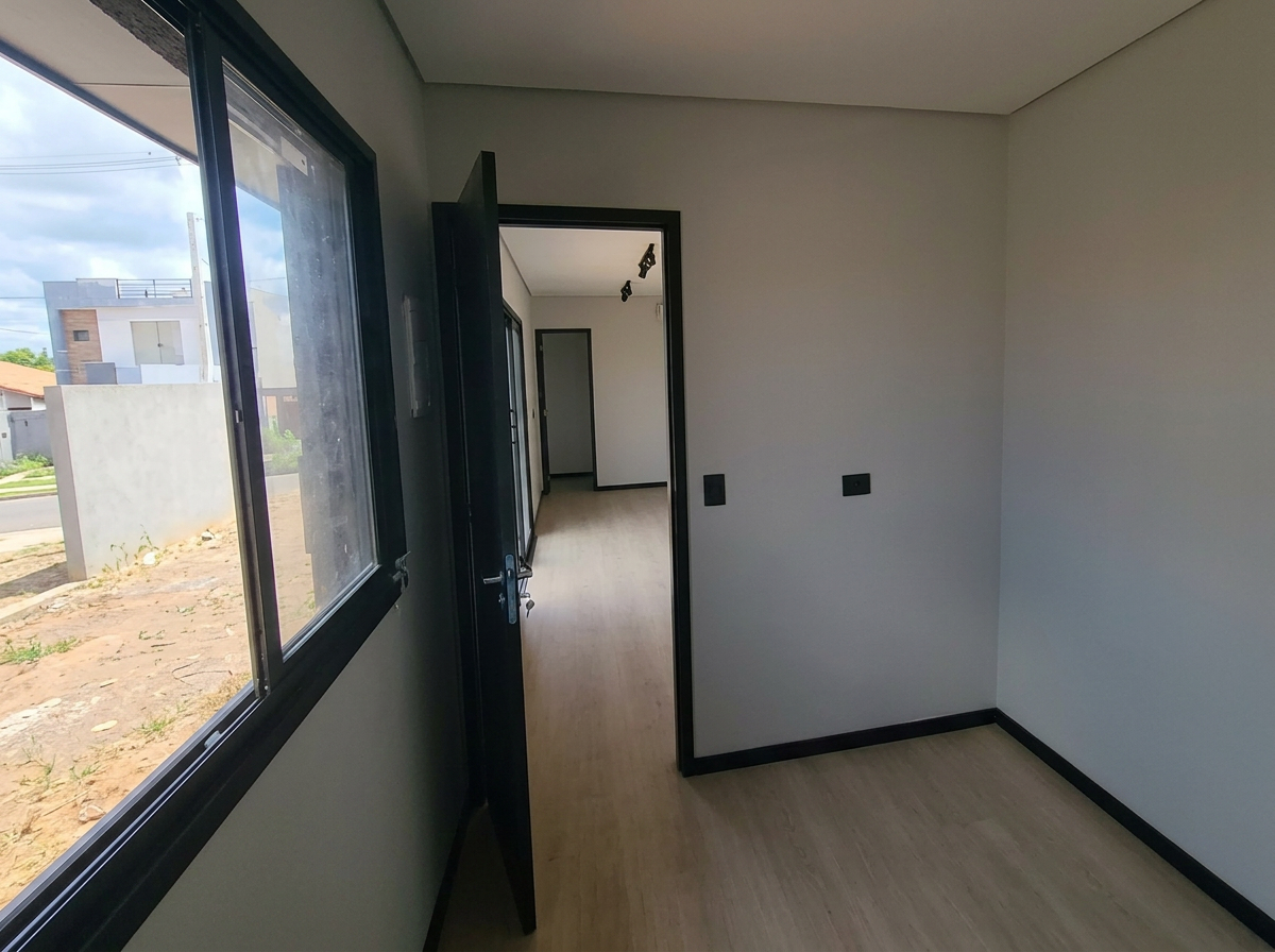 Corredor interno com vista para o quarto