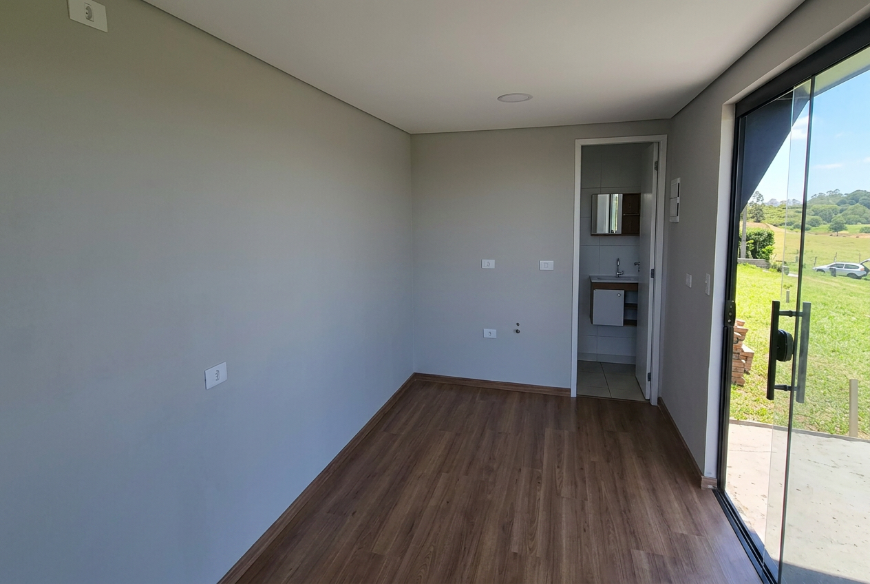 Interior integrado com acesso ao banheiro