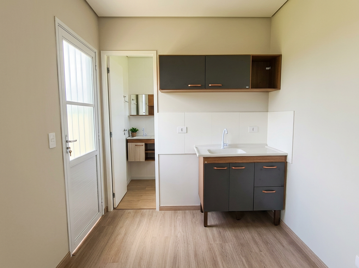 Cozinha compacta com armários